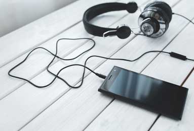 302自由人与太阳篮球对决：战术智慧与团队精神巅峰对决